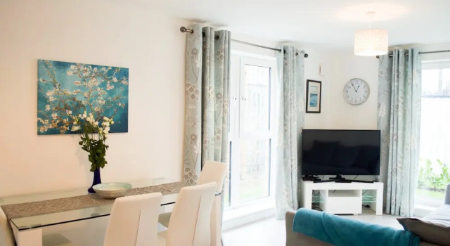 2 Bedroom Flat Close To The City Centre, Забронировать Отель Эдинбург Midlothian, рядом с Холирудское абатство