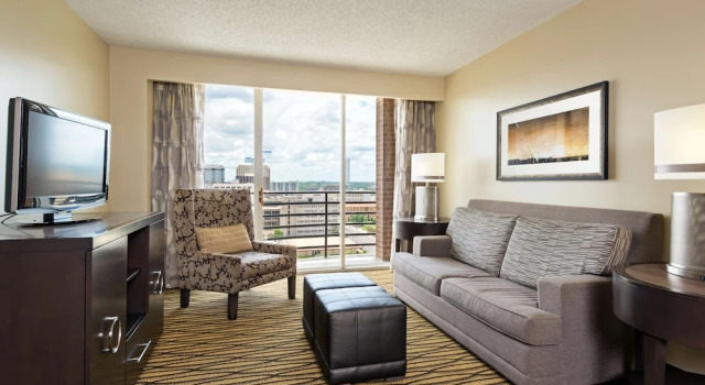Четырёхместный люкс Stovetop c 1 комнатой DoubleTree Suites by Hilton Austin Downtown Capitol