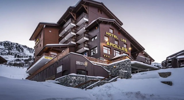 Hotel Les Arolles, Забронировать Отель СПА-отели Мерибель-ле-Альё, рядом с Гондольный подъемник Платьер, SPA-услуги