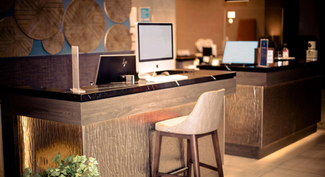 Best Western Plus Moat House Reading, Забронировать Отель Отели Англии с завтраком, Завтраки