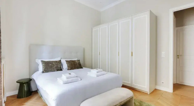 Spacious Apartment - 2br/4p - Arc de Triomphe, Забронировать Апартаменты/квартира Париж Иль-де-Франс, рядом с Трокадеро