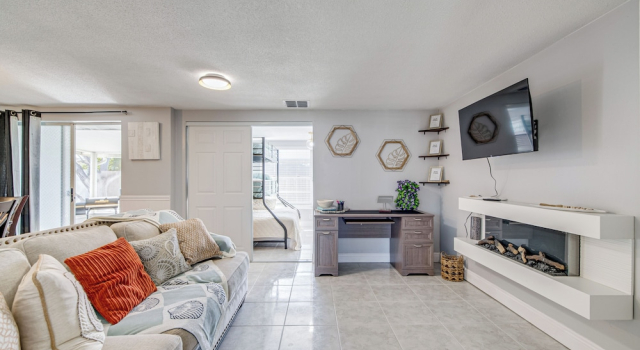 6 Mi to Hudson Beach! Pet-friendly Retreat w/ Yard