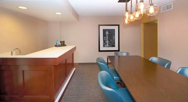 Двухместный люкс Presidential с 2 комнатами Embassy Suites by Hilton Seattle North Lynnwood
