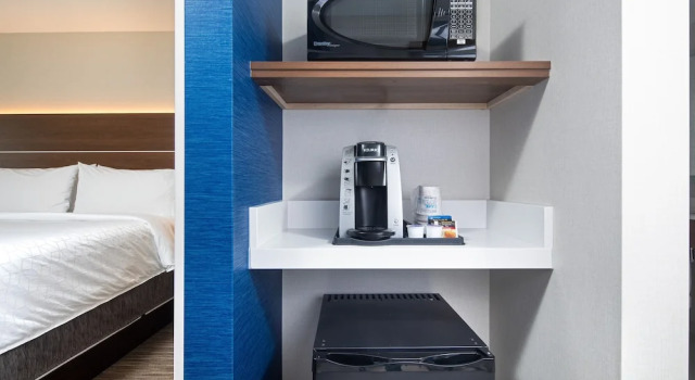 Двухместный люкс Holiday Inn Express & Suites Halifax Airport by IHG