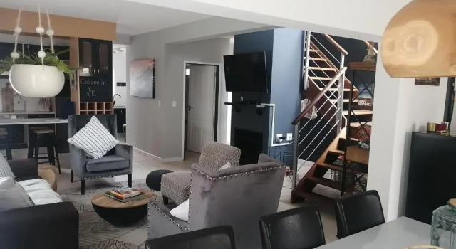 Коттедж Waterfront Estate Self Catering F10