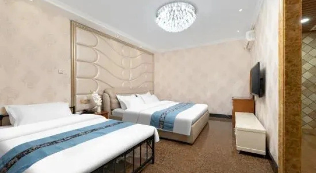 Трёхместный люкс Deluxe Sunflower Fashion Express Hotel