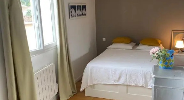 Jasmin House, Rezerwuj Hotel Hotele w Cenon z basenem, Basen