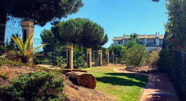 Fantastic 3-Bedroom Holiday Home including Tennis and Pool Near Golf Course