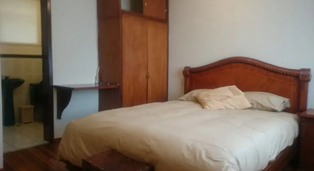 Двухместный номер Superior с балконом The Quito Guest House with Yellow Balconies for Travellers