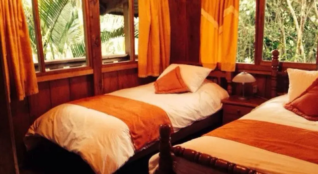 Hostería Arasari, Book Hotel Hotels in Mindo with Parking, Parking