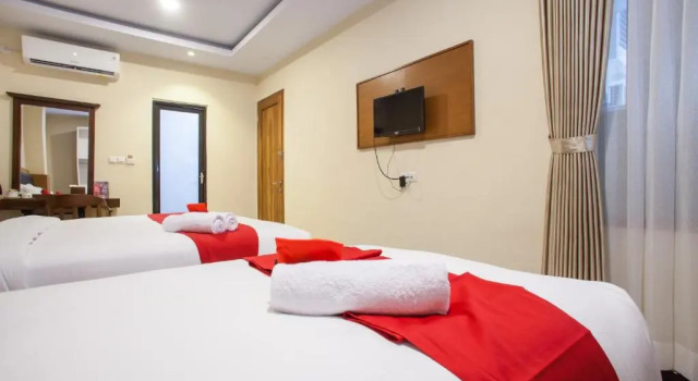 Double Suite RedDoorz Premium @ Jalan Cengkeh Malang