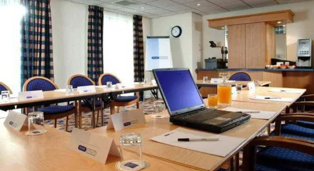Holiday Inn Express Gloucester South M5 Jct12, Забронировать Отель Отели Англии 3 звезды, 3*