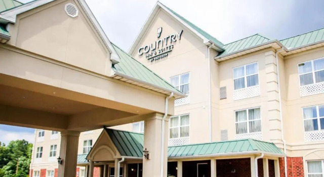 Четырёхместный номер Standard Country Inn & Suites by Radisson, Chester, VA