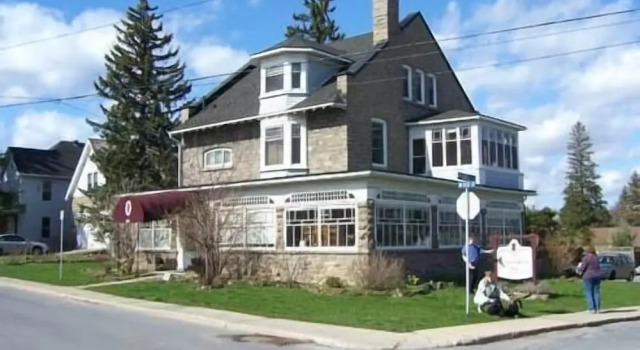 The Colonel's Inn, Buchen Sie Bed & Breakfast Prescott Thousand Islands