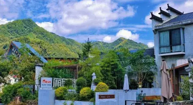 Mosu · Hongcun Xiangju | Mountain & Stream Rustic-Luxury Garden Stay (Three Trees Scenic Area)