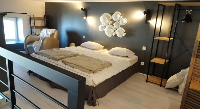 Charmant Studio en duplex esprit loft avec balcon vue mer, et piscine extérieure