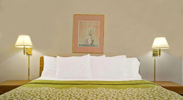 Номер Standard Days Inn by Wyndham Monticello