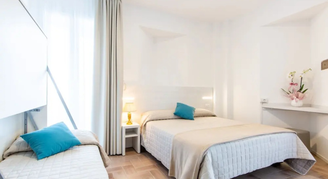 Номер Superior с балконом и с частичным видом на море Hotel Raffaello