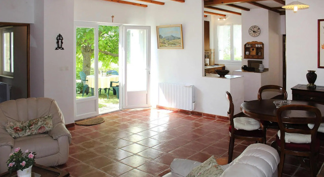 Charming holiday home with private garden, Revest-du-Bion, Забронировать Отель Ревест-дю-Бьон 