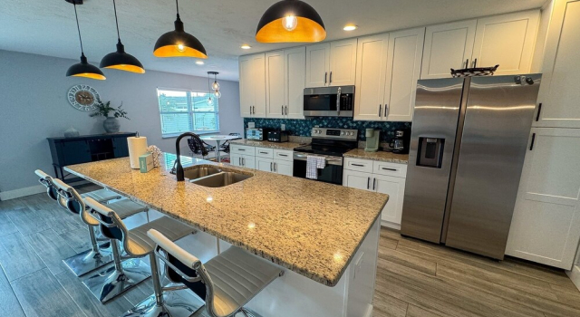 Коттедж Soak Up The Sun - Saltwater Pool, Spacious Fenced-in Backyard, 3 Bedroom Home