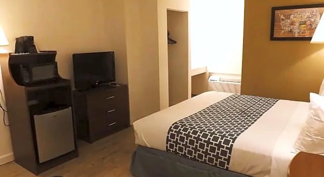 Двухместный номер Standard с видом на бассейн Coratel Inn & Suites by Jasper McCook
