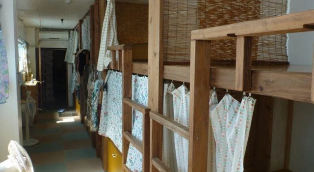 Guest House Kasiwaya, Забронировать Гостевой дом Отели Наха с парковкой, рядом с Здание администрации префектуры Окинавы, Парковка