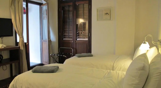 Номер Standard с балконом Ren I Tang Heritage Inn