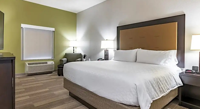 Двухместный люкс c 1 комнатой Holiday Inn Express & Suites Ironton by IHG
