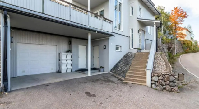 Villa Rajaportti 1st&2nd floor Loft with lakeview and free front door parking with electric car plug, Réserver Villa Tampere Finlande-Occidentale