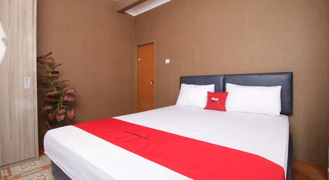 RedDoorz Near Exit Toll Joglo, Book Hotel Jakarta Jakarta Province