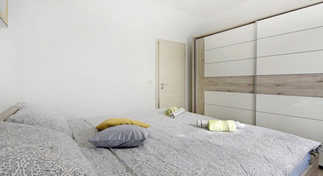 Upscale Fully Equipped Apartment, Book Lejlighed Lejligheder i Laura, Lejlighed