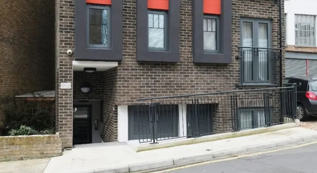 Quiet, Convenient 1BR Flat for 4 in Greenwich