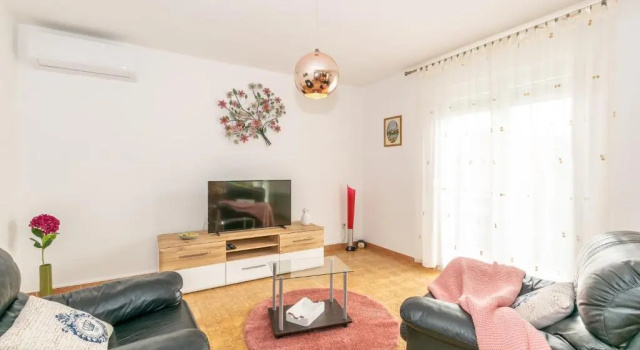 Апартаменты Family house with 2 apartments - Irma