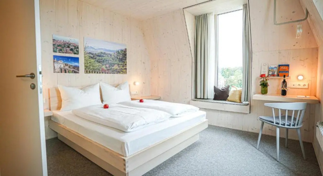 Номер Standard Hotel Bergamo Modern & zentral in Ludwigsburg 24h Check in 3 Min zum Schloss nachhaltiges Hotel in Holzbauweise