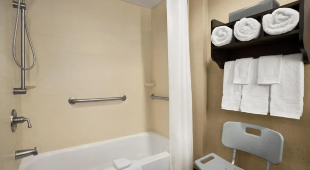 Четырёхместный номер Deluxe La Quinta Inn & Suites by Wyndham Richmond-Midlothian
