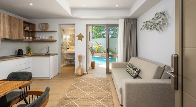 Люкс с балконом Oasis Luxury Suites