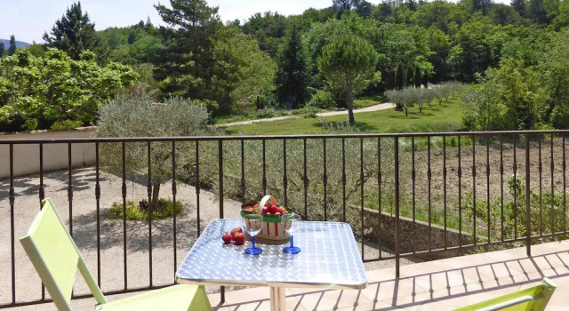 Cosy Holiday Flat With Communal Pool, Malaucène