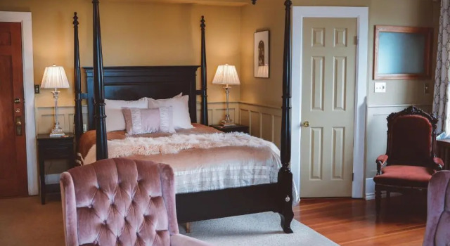 Dashwood Manor Seaside Bed & Breakfast, Забронировать Отель «постель и завтрак» Отели Виктории 3 звезды, рядом с Art Gallery of Greater Victoria, 3*