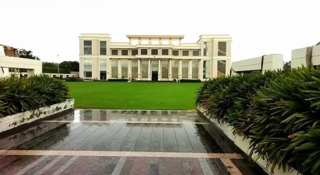 Palmdale Hotel & Resort, Varaa Lomakeskus Ambala Haryana