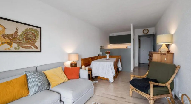 Charming studio with balcony and sea view in Sanary-sur-Mer - Welkeys