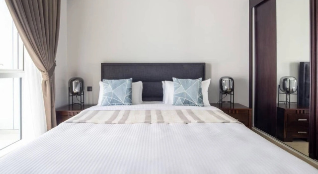 Spacious & Adorable 1BR in Downtown Dubai, Забронировать Апартаменты/квартира Даунтаун Дубай , рядом с Дубайский аквариум