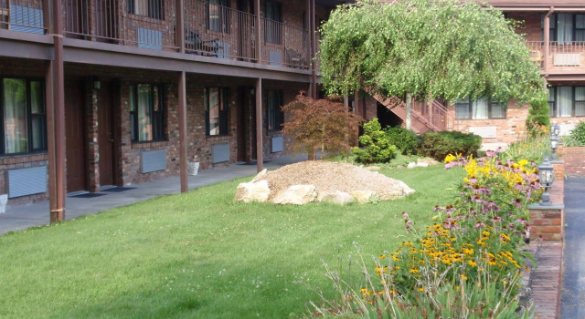 Chalet Inn & Suites Centerport