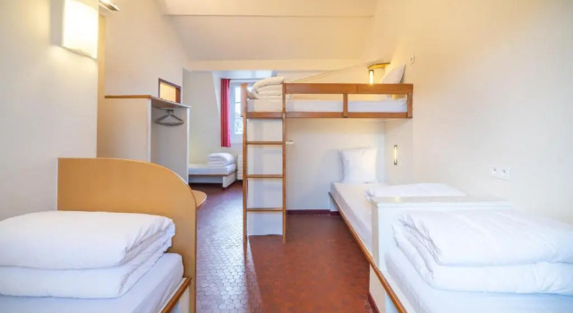 Кровать в общем номере (мужской номер) MIJE MARAIS Hostel
