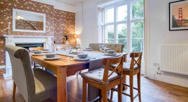 The Old Rectory - 5 Bedroom Holiday Home - Llanedi, Забронировать Дом для отпуска Лланеди Carmarthenshire