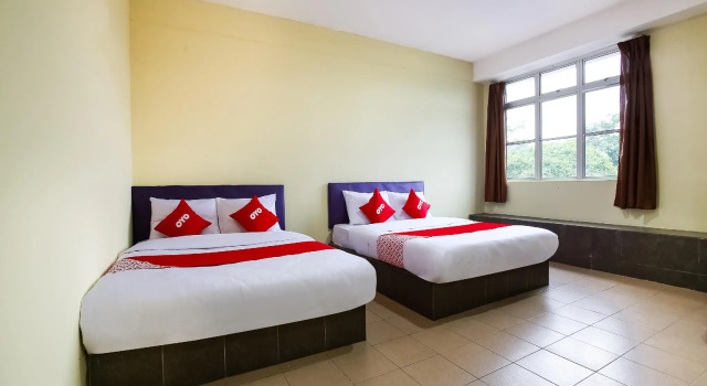 Люкс OYO 89585 Hotel Happy Inn
