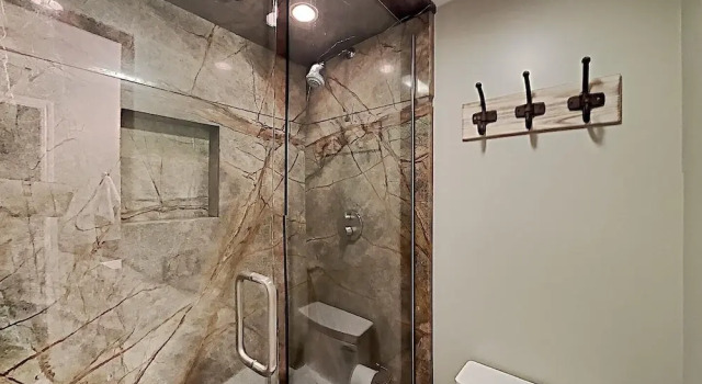 Номер Standard DELUXE SLOPESIDE Condo with 4th FLOOR VIEWS, Elevator and Underground Parking at Canyon Lodge (1849 Condos 409) by RedAwning