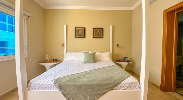 Fantastic beachfront 2 bedroom apartment