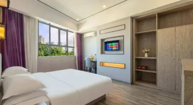 Люкс Business Good Luck Hotel (Humen High-speed Railway Station Store)