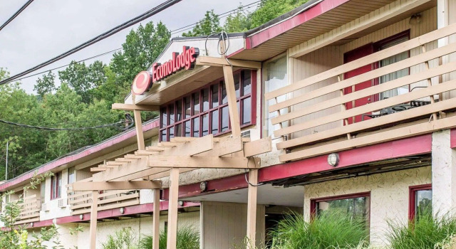 Econo Lodge Clarks Summit - Scranton, Забронировать Отель Скрантона Sno Mountain