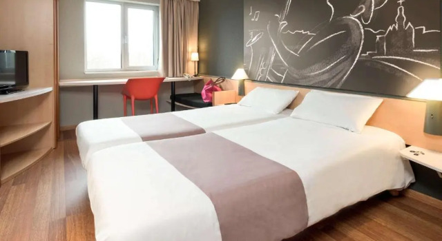 Двухместный номер Standard с красивым видом из окна ibis Dinant Centre